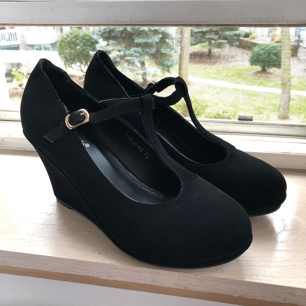 Modcloth TOP Moda Black T-Strap Wedges